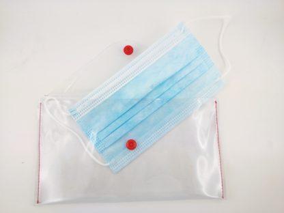 pochette transparente pour masque tissu ou chirurgical, version avec bouton et liseré rouge, en version ouverte